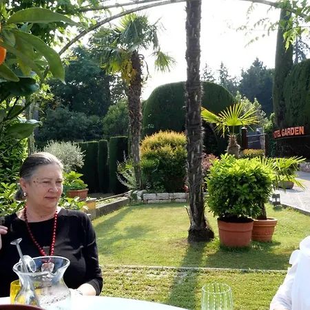 Garden 4*