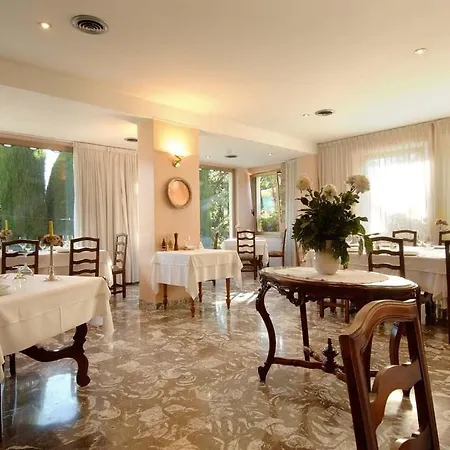 Garden Hotel 4*